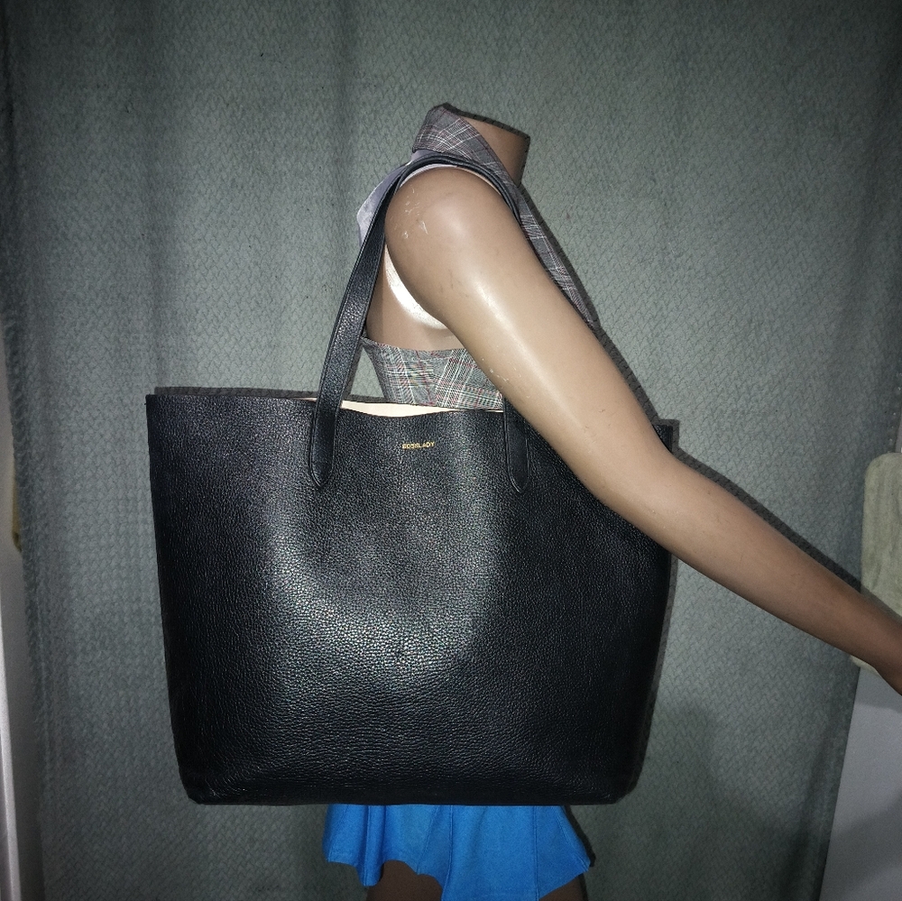SOLD Cuyana Classic Leather Tote Pebbled Black